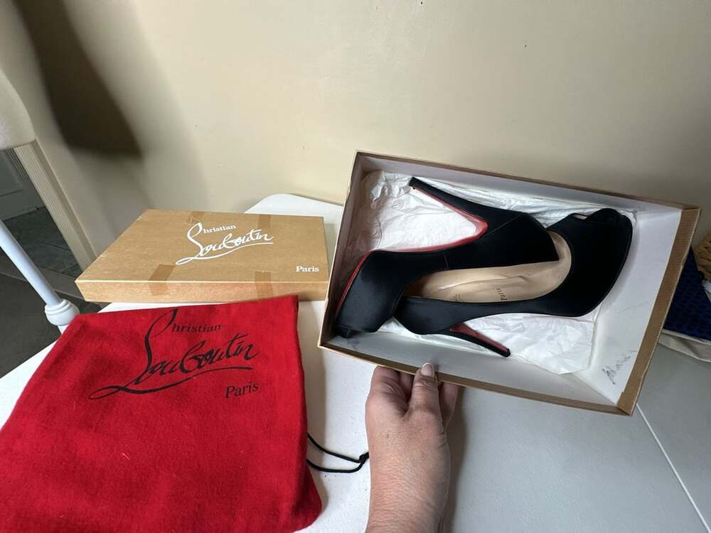 Christian Louboutin Very Prive Pumps Size 38 Black Satin Peep Toe